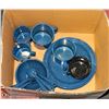 Image 1 : A BOX WITH METAL ENAMELED CAMPING COOKWARE SET