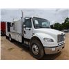 Image 4 : 2006 FREIGHTLINER M2 Fuel / Lube Truck