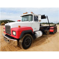 1993 MACK RD688S Roll Off Truck