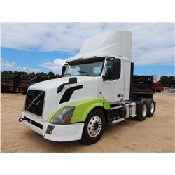 2013 VOLVO  Day Cab Truck