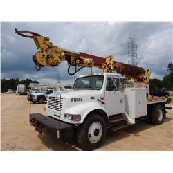 2000 INTERNATIONAL 4700 Digger Derick Truck