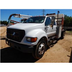 2003 FORD F650 Flatbed Truck