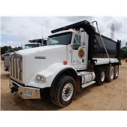 2011 KENWORTH T800 Dump Truck