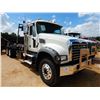 Image 2 : 2020 MACK GR64F Roll Off Truck