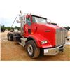 Image 2 : 2011 KENWORTH T800 Roll Off Truck