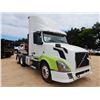 Image 2 : 2013 VOLVO  Day Cab Truck