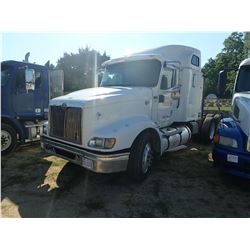 2004 INTERNATIONAL 9400I Sleeper Truck