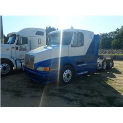 2000 VOLVO  Sleeper Truck
