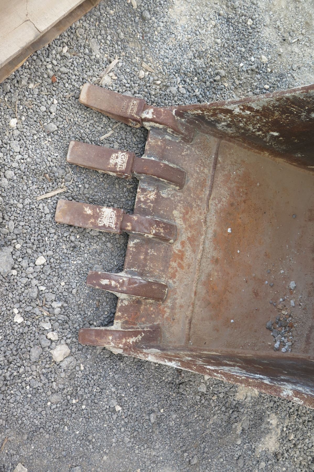 Bucket Missing Bucket Attachment, 23