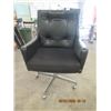 Image 1 : Leather/Upholstered Swivel Chrome Legged Office Chair - Modern