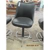Image 3 : 4 Matching Swivel Leather Bar Stools