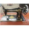 Image 3 : Treadle Singer Sewing Machine - Vintage