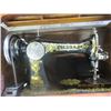 Image 4 : Treadle Singer Sewing Machine - Vintage