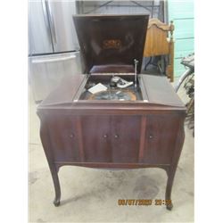Victorola Cabinet Gramophone Mdl VV240 Vintage