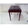 Image 3 : SMALL BROWN STOOL