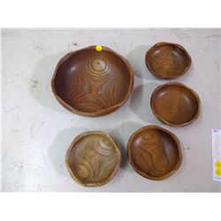 1 LARGE WOODEN BOWL AND 4 MATCHING SMALL BOWLS