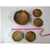 Image 2 : 1 LARGE WOODEN BOWL AND 4 MATCHING SMALL BOWLS