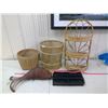 Image 1 : 5 ASSORTED WICKER OBJECTS