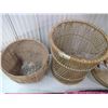 Image 2 : 5 ASSORTED WICKER OBJECTS