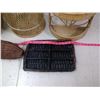 Image 4 : 5 ASSORTED WICKER OBJECTS