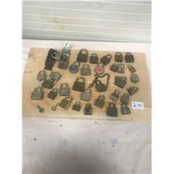 LOT OF VINTAGE LOCKS - SOME KEYS