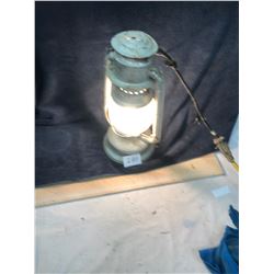ELECTRIC BARN LANTERN - WORKS
