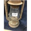 Image 2 : BARN LANTERN - BEACON 15" TALL