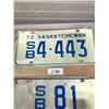 Image 2 : 2 LICENSE PLATES - 1972 AND 1976, LOW DIGIT - S.B. SASK.