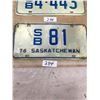 Image 3 : 2 LICENSE PLATES - 1972 AND 1976, LOW DIGIT - S.B. SASK.