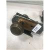 Image 2 : 2X VINTAGE DOOR KNOB SETS - COMPLETE WITH LOCKING MECHANISM AND BACK PLATES