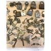 Image 4 : LOT OF KEYS AND LOCKS - VINTAGE - LARGE QUANTITY