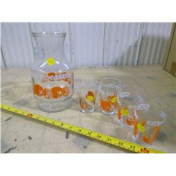 VINTAGE ORANGE JUICE CONTAINER AND 4 GLASSES
