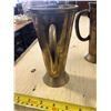Image 5 : BUGLE SHAPED MUGS