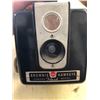 Image 8 : BROWNIE HAWKEYE AND POLAROID LAND CAMERA