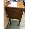 Image 2 : 3 DRAWER SEWING TABLE WITH CONTENTS