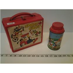 VINTAGE WALT DISNEY / MICKEY MOUSE THERMOS SPORTS GOOFY LUNCH BOX (ALADDIN)