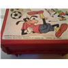 Image 5 : VINTAGE WALT DISNEY / MICKEY MOUSE THERMOS SPORTS GOOFY LUNCH BOX (ALADDIN)