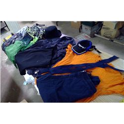 LOT OF MEN'S CLOTHING - HATS, SHIRTS, PANTS, AND SHORTS (XL)
