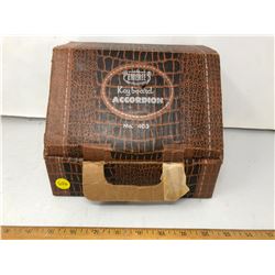 1955 USA CHILD'S KEYBOARD ACCORDION NIB , NOS IN ORIGINAL DISPLAY CASE