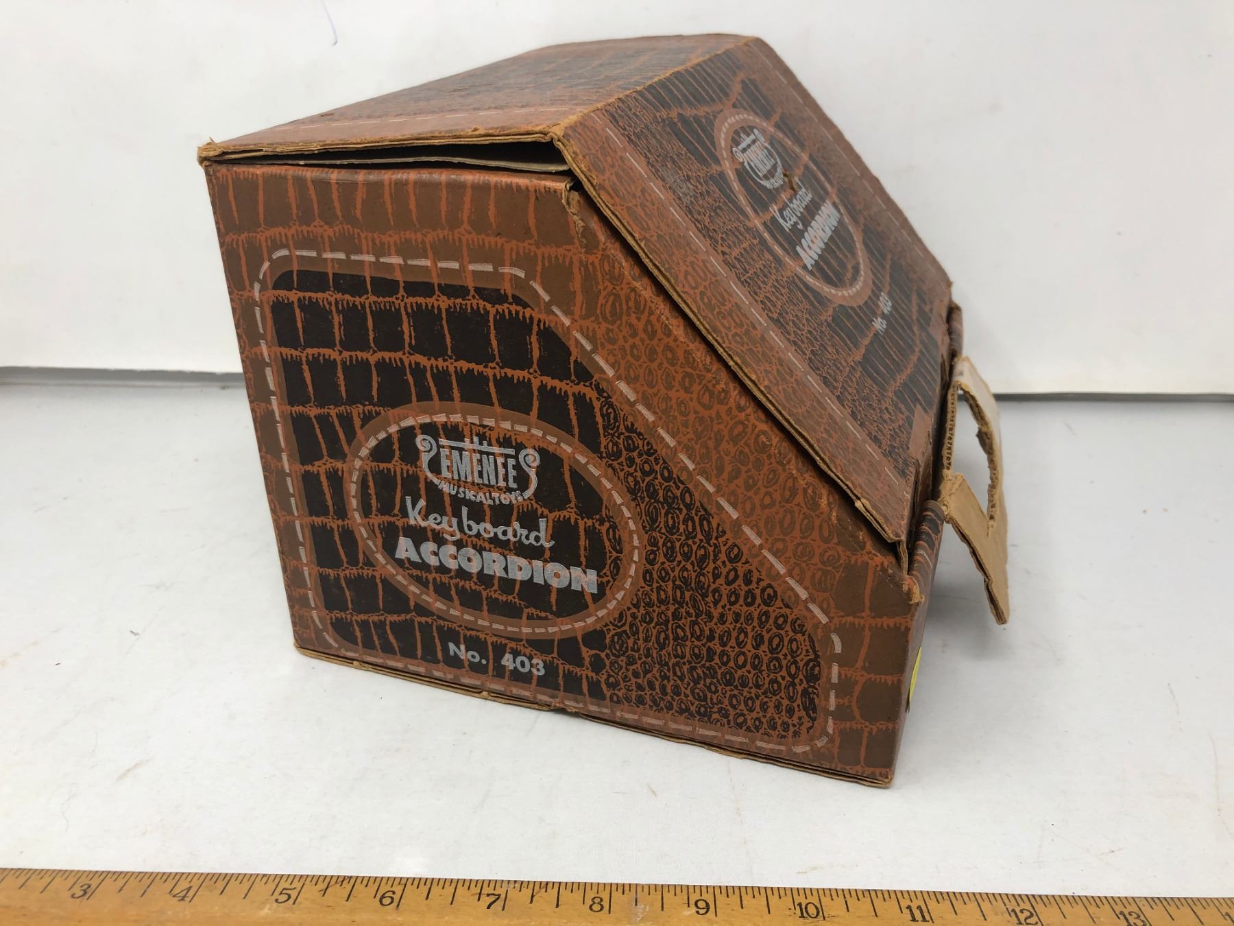 1955 USA CHILD'S KEYBOARD ACCORDION NIB , NOS IN ORIGINAL DISPLAY CASE