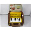 Image 4 : 1955 USA CHILD'S KEYBOARD ACCORDION NIB , NOS IN ORIGINAL DISPLAY CASE