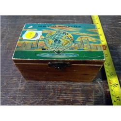 SOUVENIR NEW YORK WORLD'S FAIR BOX