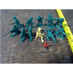 10 - OLD PLASTIC SOLDIERS