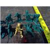 Image 3 : 10 - OLD PLASTIC SOLDIERS