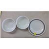 Image 2 : PYREX PLATE AND 2 BOWLS - VINTAGE