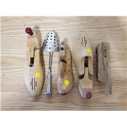 4 SHOES LASTS, 1 BRUSH