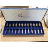 Image 1 : 12 COLLECTOR SPOONS