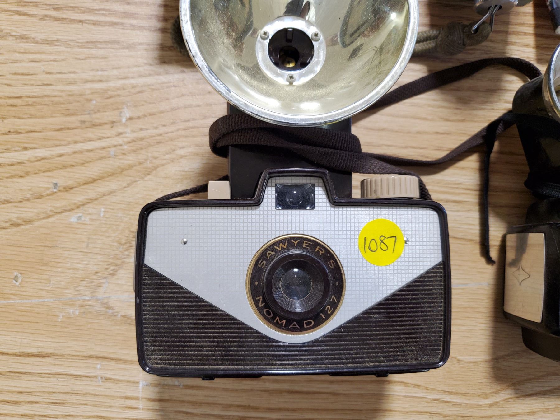 2 VINTAGE CAMERAS, 1 VIDEO RECORDER