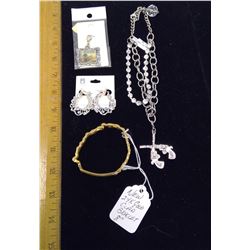 NECKLACE, BRACELET AND EARRINGS AND AN ADDITIONAL 2 CHARMS