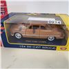 Image 2 : MOTOR MAX 1:24 DIE CAST 1949 FORD COUPE AND REVELL BMW Z-1 ROADSTER